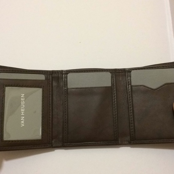 Van Heusen Sandalwood Leather Trifold Wallet - Picture 2 of 4